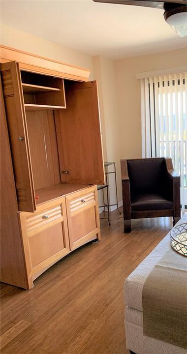 For Sale: $680,000 (2 beds, 2 baths, 1100 Square Feet)