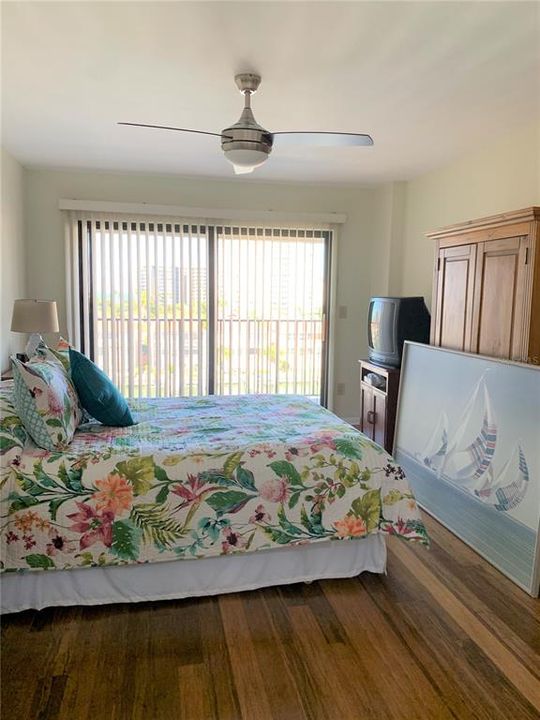 For Sale: $680,000 (2 beds, 2 baths, 1100 Square Feet)