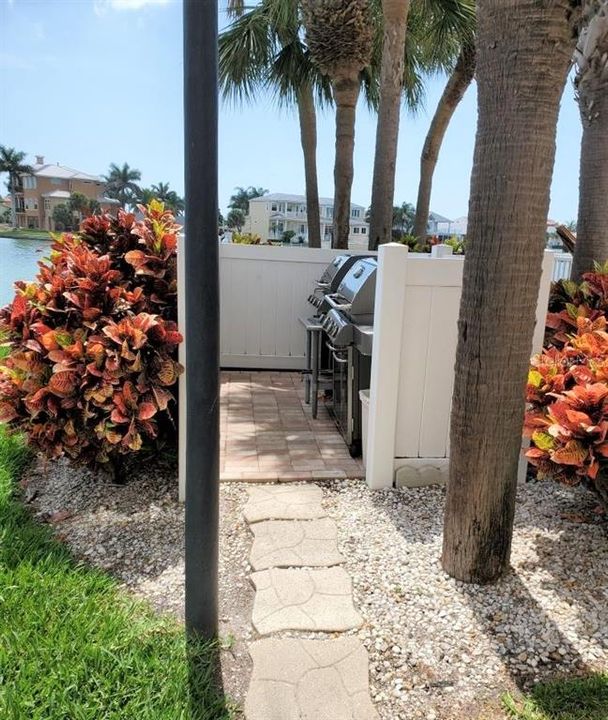 For Sale: $680,000 (2 beds, 2 baths, 1100 Square Feet)