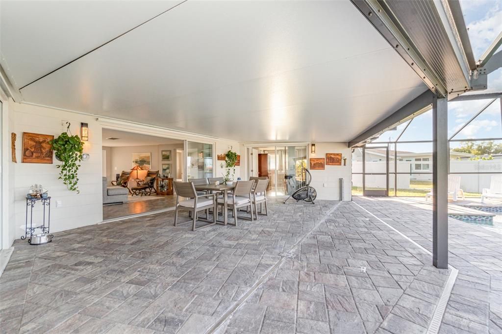 Activo con contrato: $375,000 (3 camas, 2 baños, 1203 Pies cuadrados)