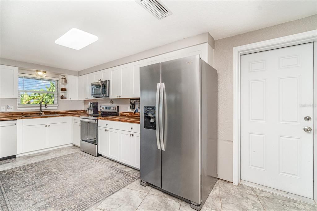 Activo con contrato: $375,000 (3 camas, 2 baños, 1203 Pies cuadrados)