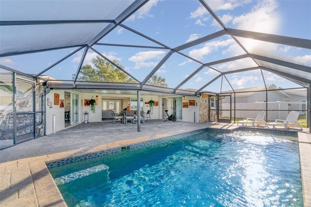 Activo con contrato: $375,000 (3 camas, 2 baños, 1203 Pies cuadrados)