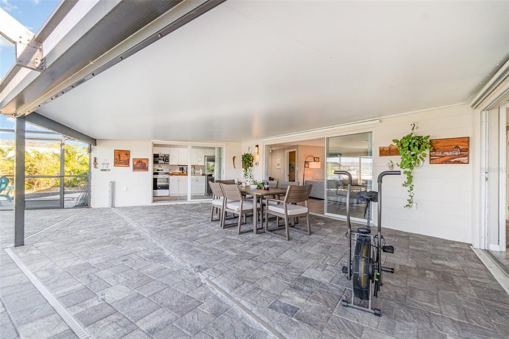 Activo con contrato: $375,000 (3 camas, 2 baños, 1203 Pies cuadrados)