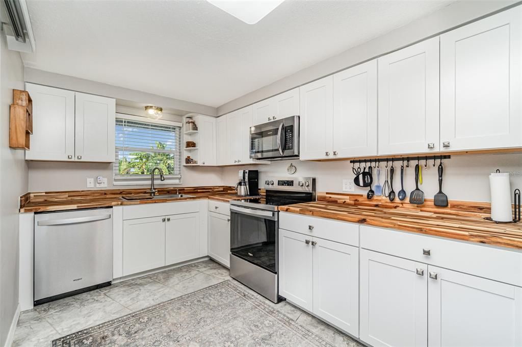 Activo con contrato: $375,000 (3 camas, 2 baños, 1203 Pies cuadrados)