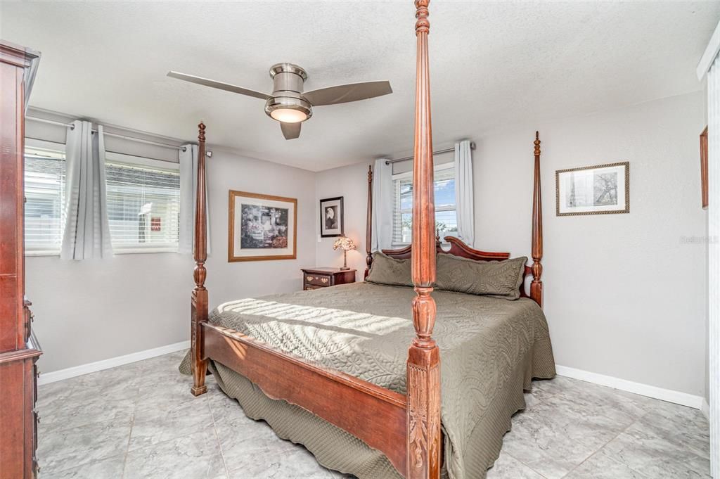 Activo con contrato: $375,000 (3 camas, 2 baños, 1203 Pies cuadrados)