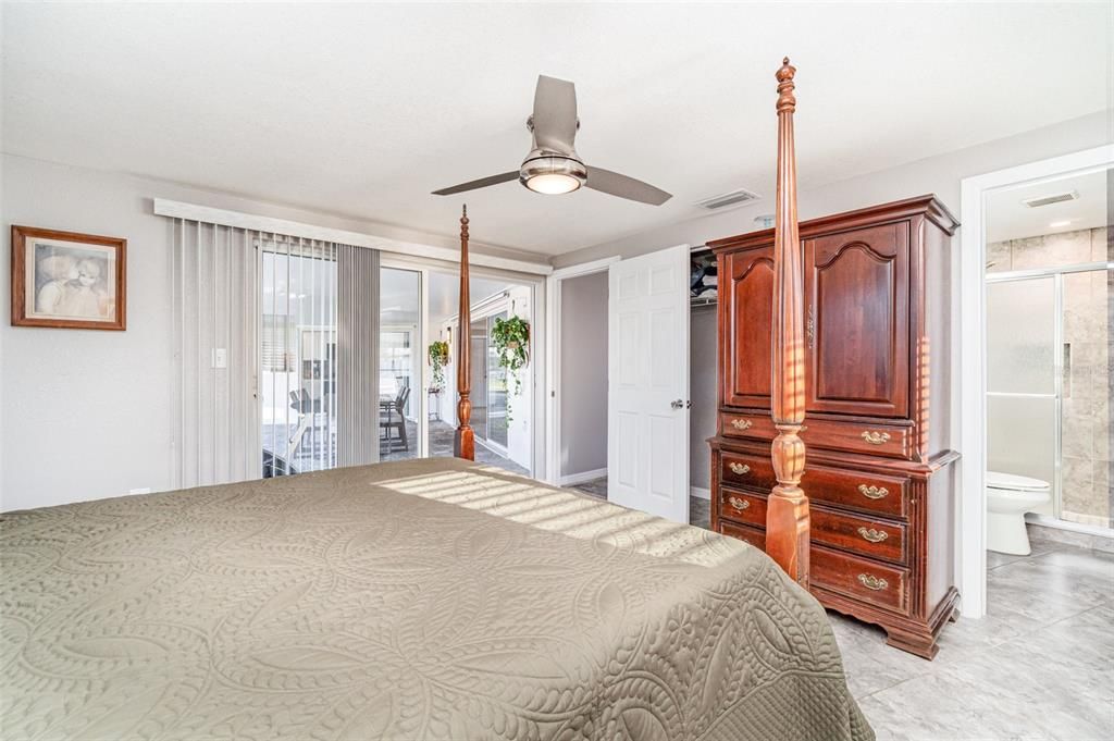 Activo con contrato: $375,000 (3 camas, 2 baños, 1203 Pies cuadrados)