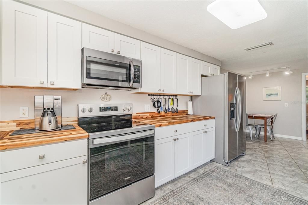 Activo con contrato: $375,000 (3 camas, 2 baños, 1203 Pies cuadrados)