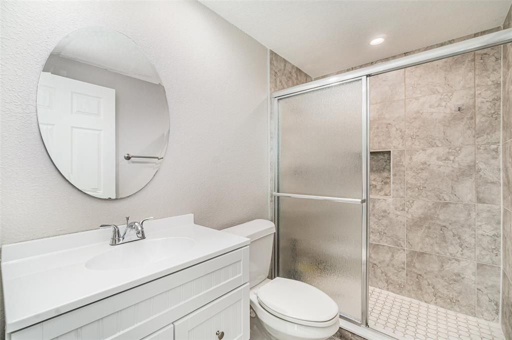 Activo con contrato: $375,000 (3 camas, 2 baños, 1203 Pies cuadrados)