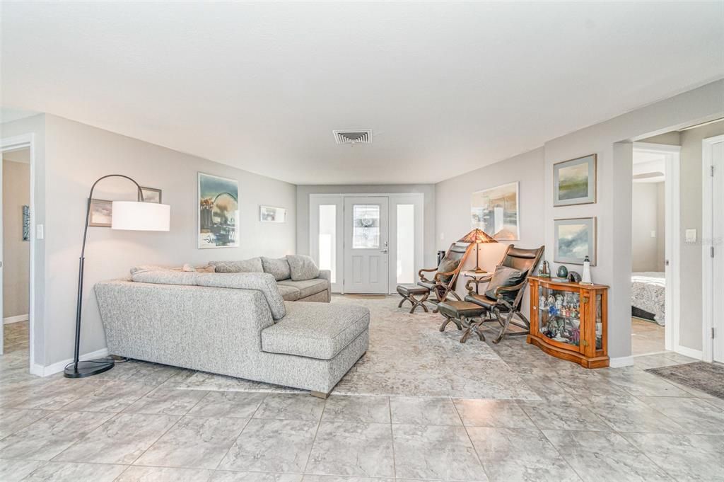 Activo con contrato: $375,000 (3 camas, 2 baños, 1203 Pies cuadrados)