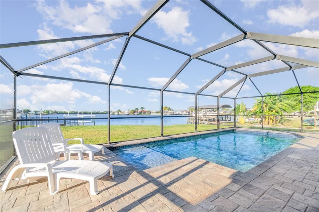 Activo con contrato: $375,000 (3 camas, 2 baños, 1203 Pies cuadrados)