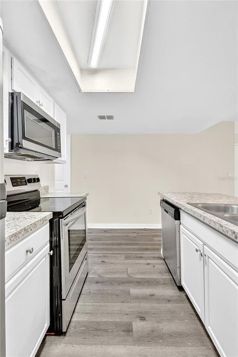 Под контрактом: $175,000 (3 спален, 2 ванн, 1287 Квадратных фут)