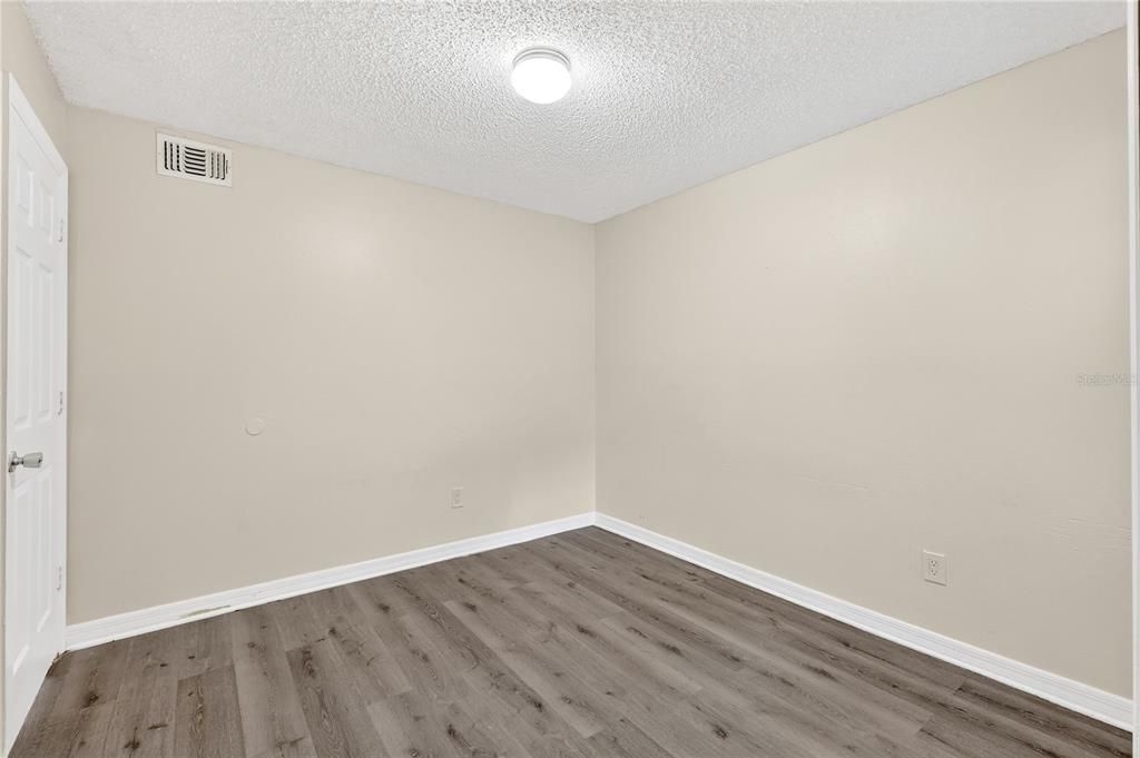 Под контрактом: $175,000 (3 спален, 2 ванн, 1287 Квадратных фут)