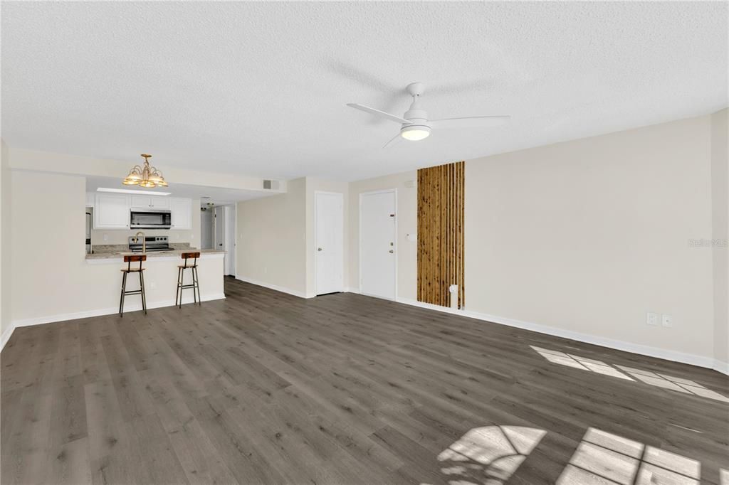 Под контрактом: $175,000 (3 спален, 2 ванн, 1287 Квадратных фут)