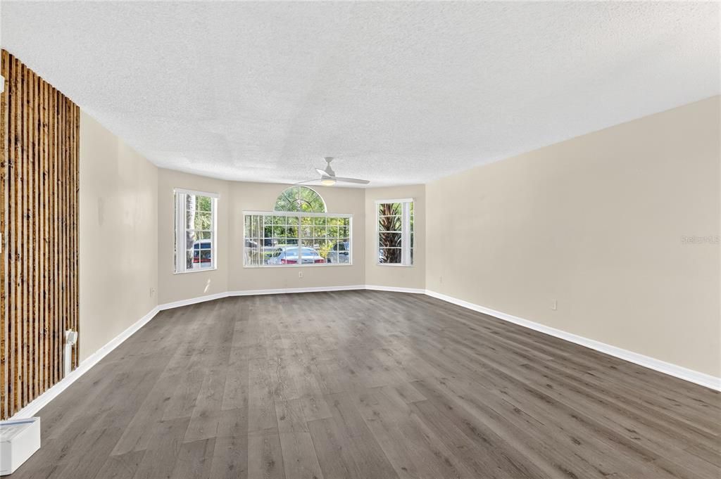 Под контрактом: $175,000 (3 спален, 2 ванн, 1287 Квадратных фут)