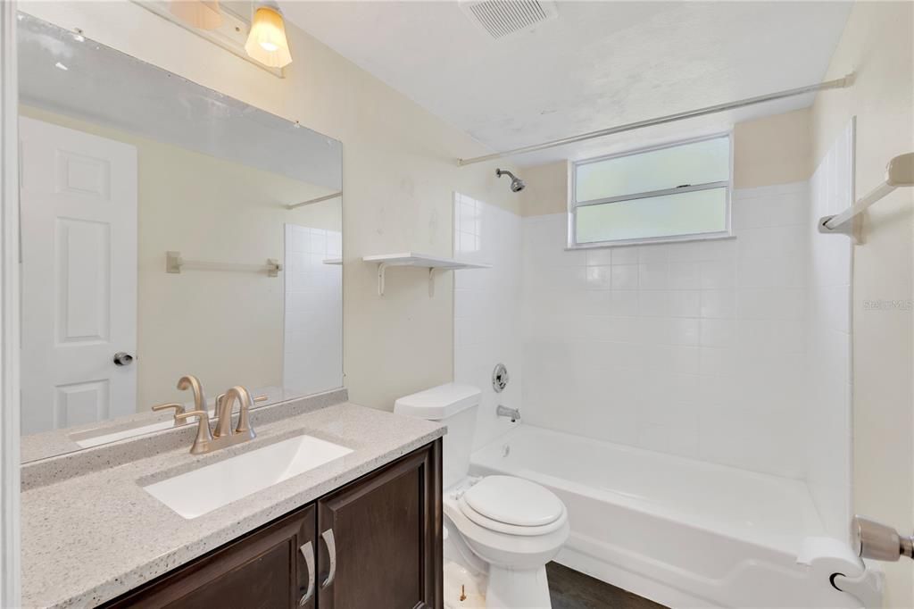 Под контрактом: $175,000 (3 спален, 2 ванн, 1287 Квадратных фут)