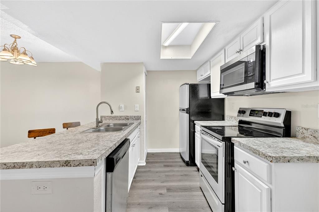 Под контрактом: $175,000 (3 спален, 2 ванн, 1287 Квадратных фут)