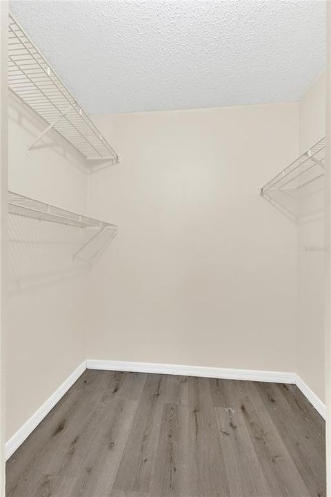 Под контрактом: $175,000 (3 спален, 2 ванн, 1287 Квадратных фут)