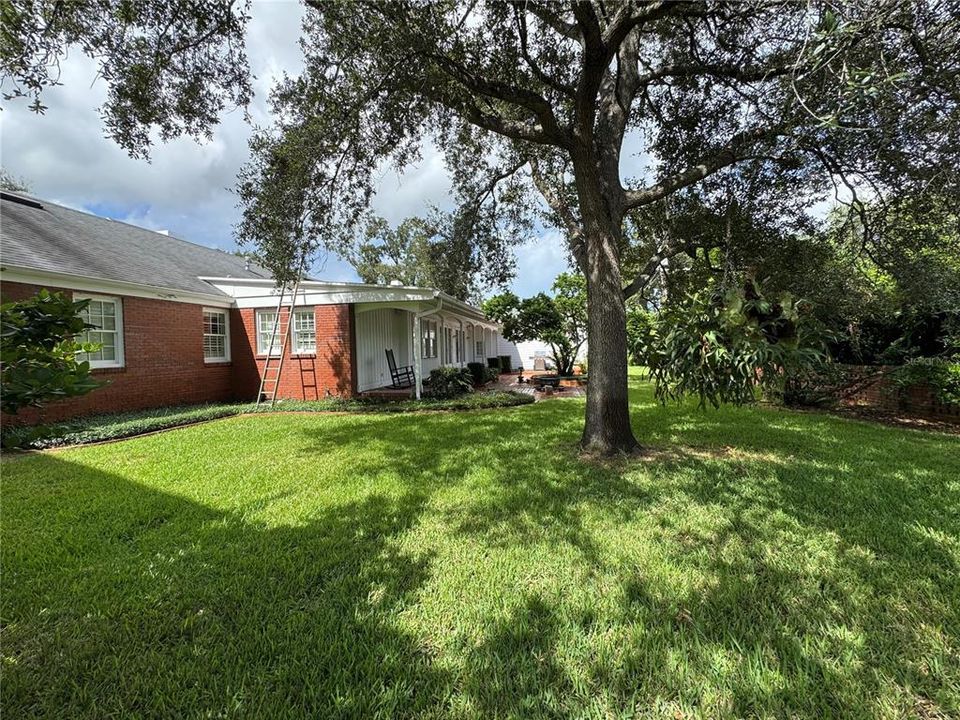 Под контрактом: $6,200 (3 спален, 2 ванн, 3030 Квадратных фут)