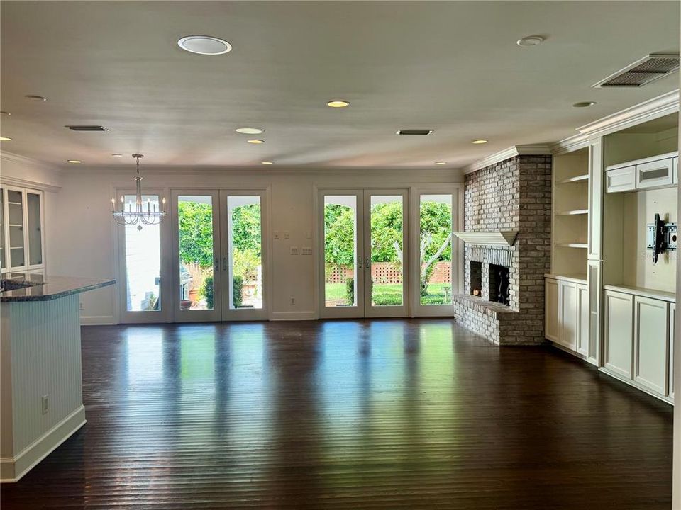 Под контрактом: $6,200 (3 спален, 2 ванн, 3030 Квадратных фут)