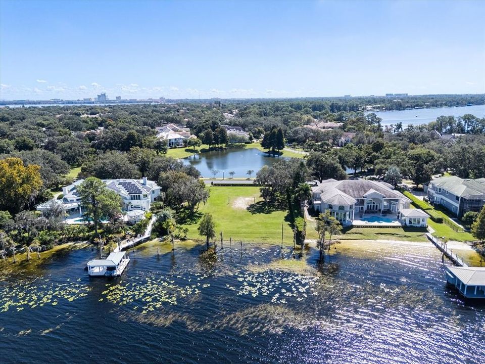 For Sale: $7,500,000 (5 beds, 6 baths, 7043 Square Feet)