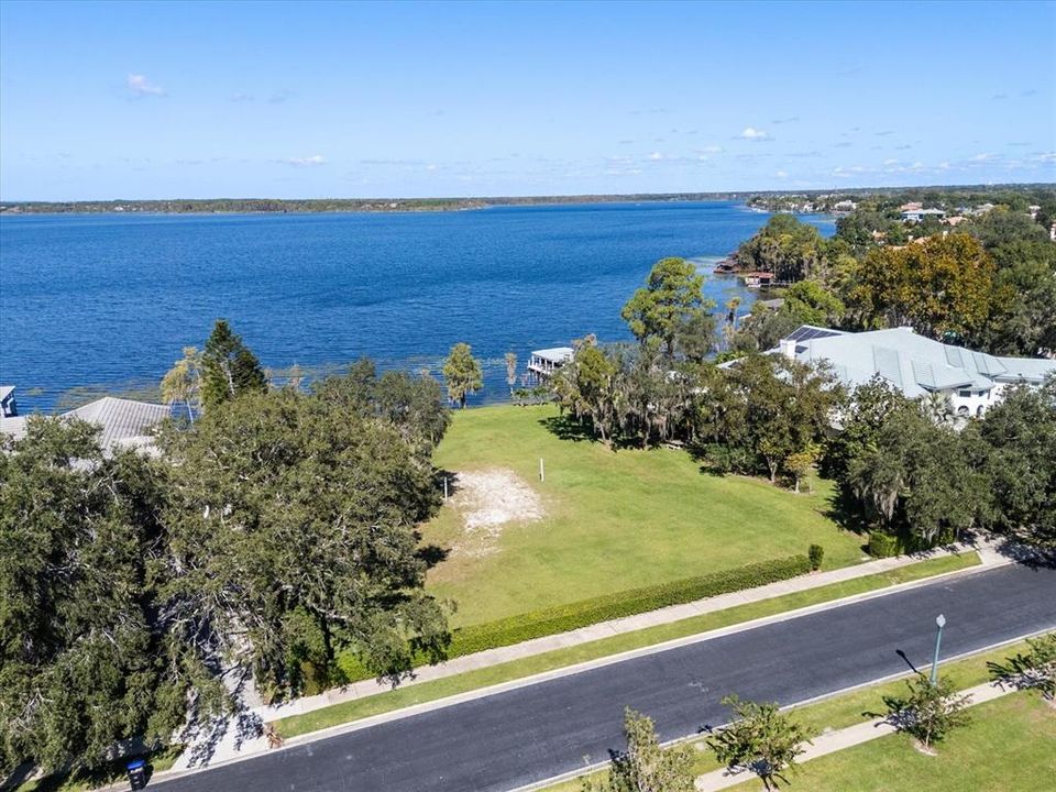 For Sale: $7,500,000 (5 beds, 6 baths, 7043 Square Feet)