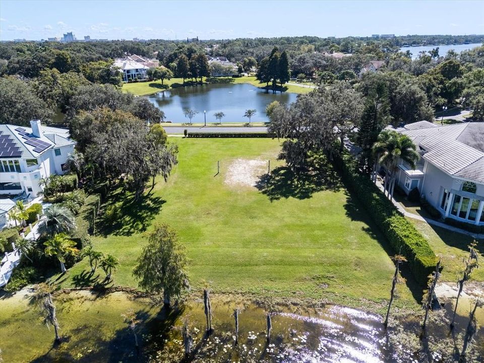 For Sale: $7,500,000 (5 beds, 6 baths, 7043 Square Feet)