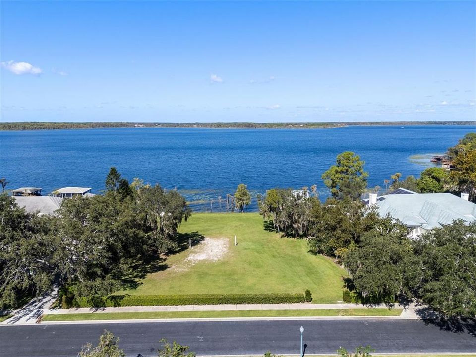 For Sale: $7,500,000 (5 beds, 6 baths, 7043 Square Feet)