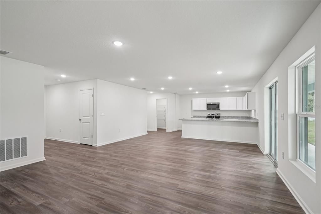 For Sale: $279,888 (4 beds, 2 baths, 1843 Square Feet)