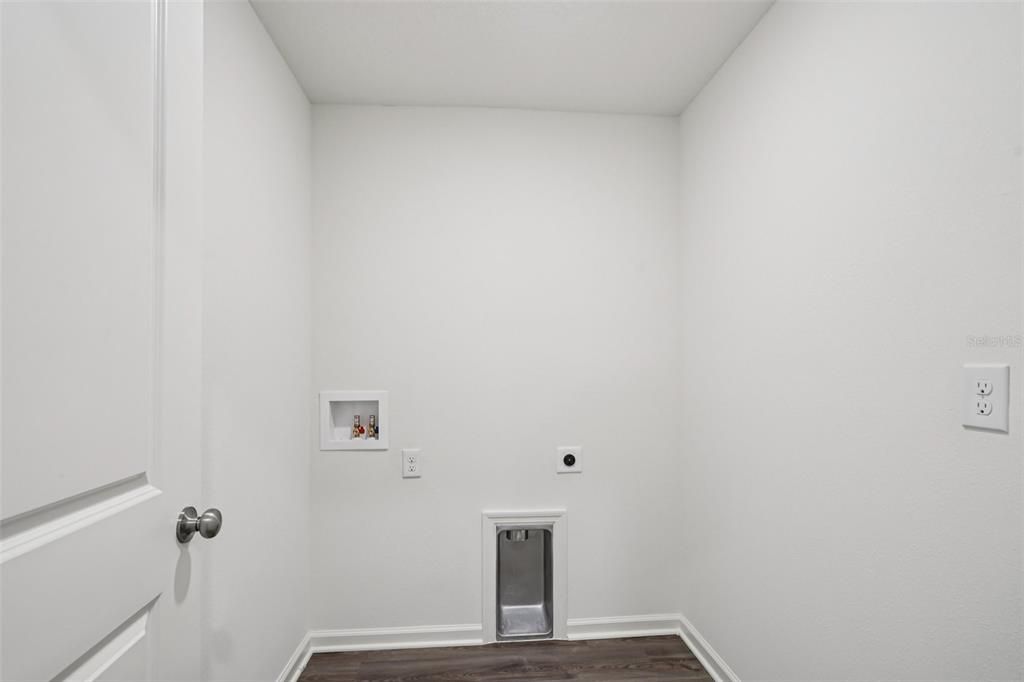 For Sale: $279,888 (4 beds, 2 baths, 1843 Square Feet)