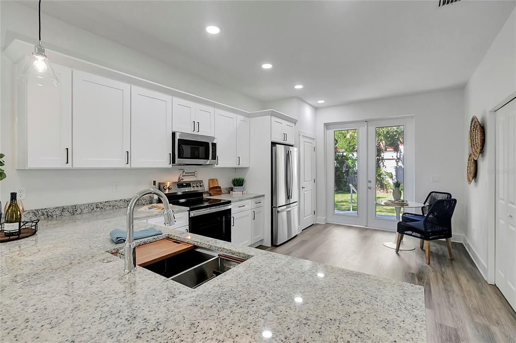 На продажу: $624,900 (3 спален, 2 ванн, 1600 Квадратных фут)