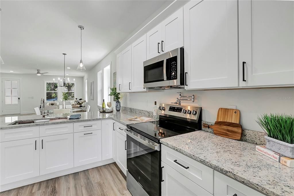 На продажу: $624,900 (3 спален, 2 ванн, 1600 Квадратных фут)