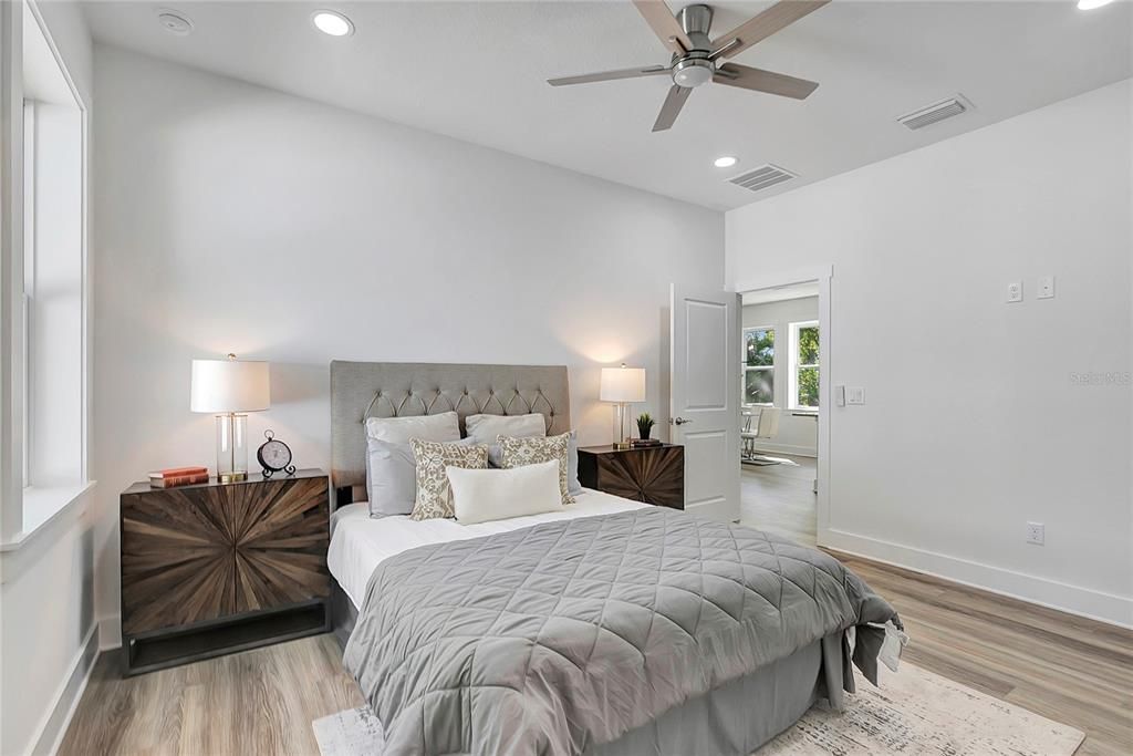 На продажу: $624,900 (3 спален, 2 ванн, 1600 Квадратных фут)