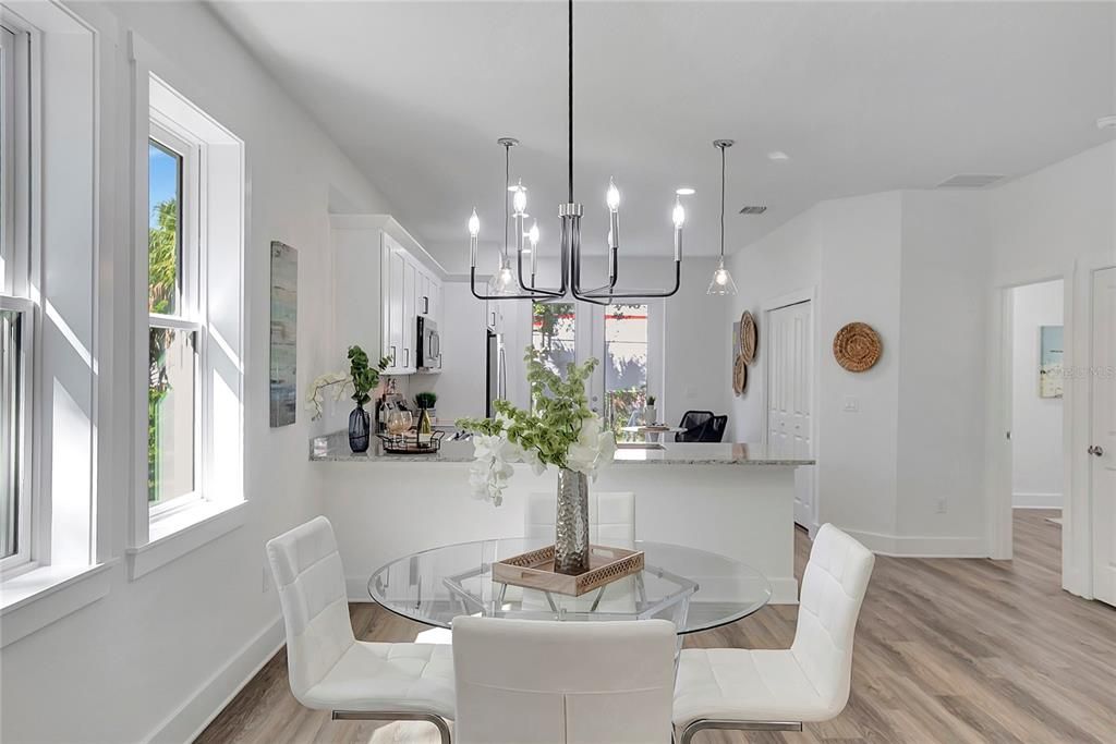 На продажу: $624,900 (3 спален, 2 ванн, 1600 Квадратных фут)