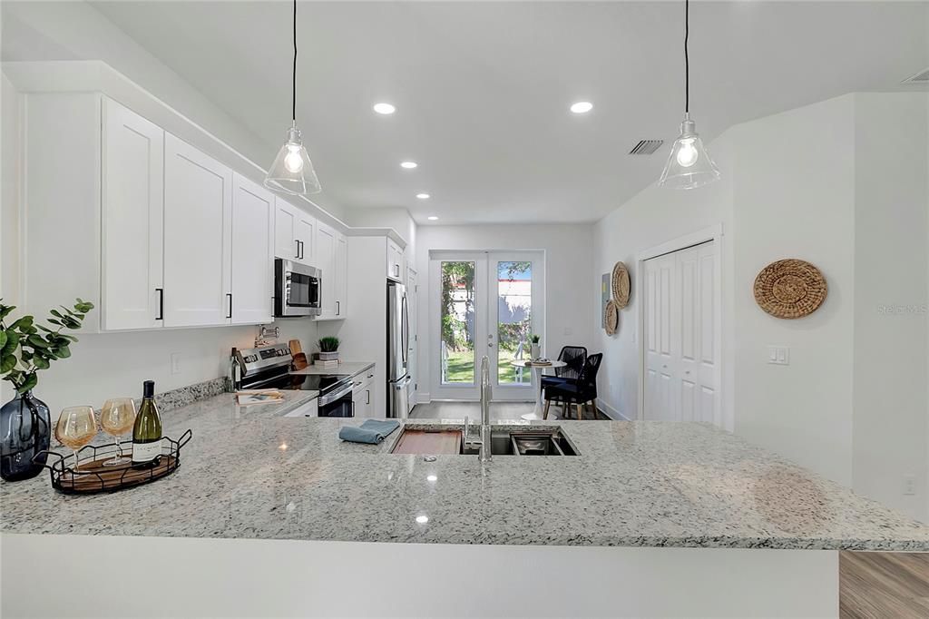 На продажу: $624,900 (3 спален, 2 ванн, 1600 Квадратных фут)