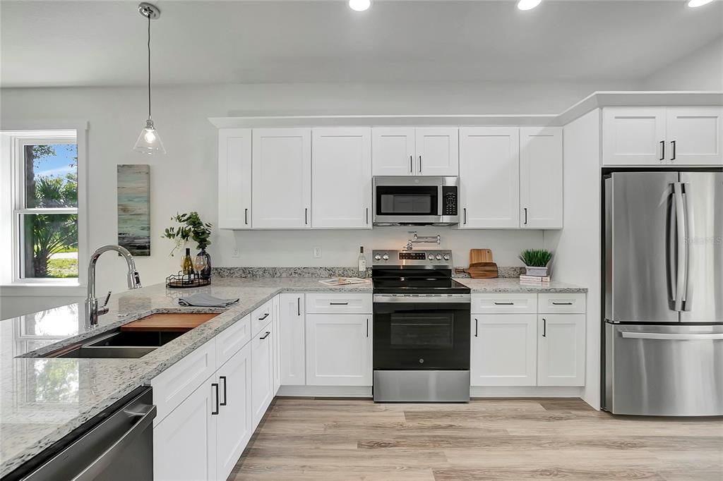 На продажу: $624,900 (3 спален, 2 ванн, 1600 Квадратных фут)