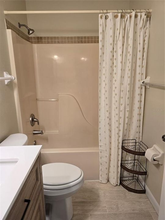 Activo con contrato: $324,900 (4 camas, 2 baños, 1106 Pies cuadrados)