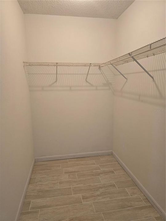 Activo con contrato: $324,900 (4 camas, 2 baños, 1106 Pies cuadrados)