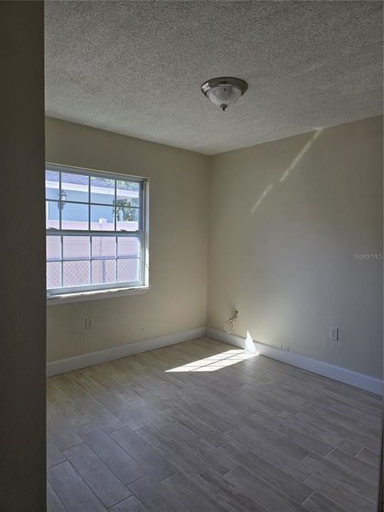 Activo con contrato: $324,900 (4 camas, 2 baños, 1106 Pies cuadrados)