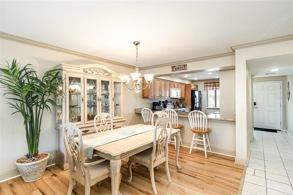 For Sale: $485,000 (2 beds, 2 baths, 1286 Square Feet)