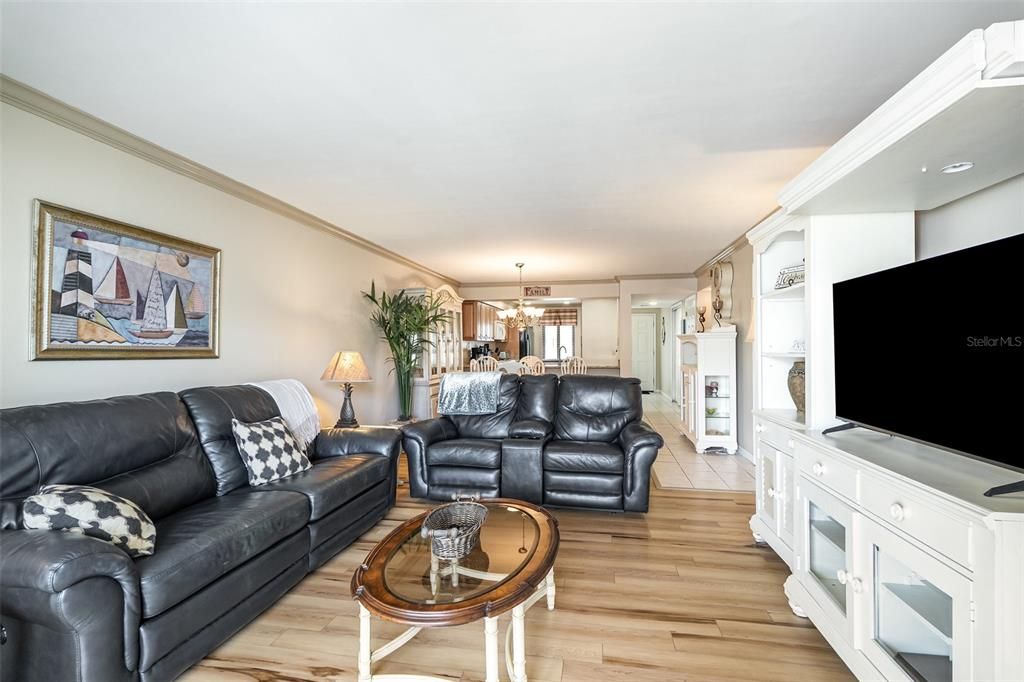 For Sale: $485,000 (2 beds, 2 baths, 1286 Square Feet)