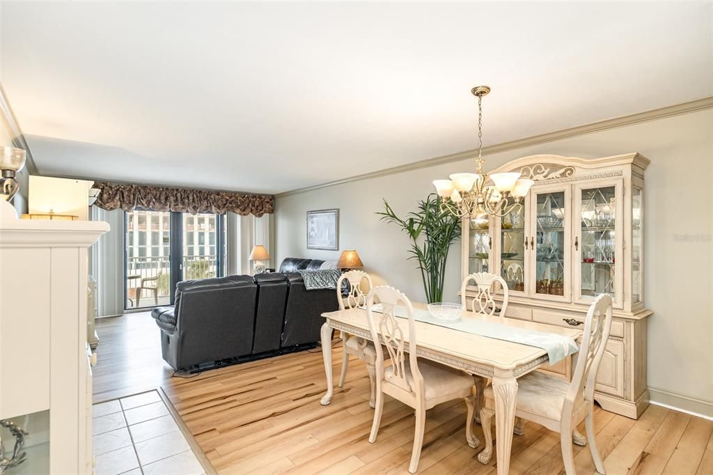 For Sale: $485,000 (2 beds, 2 baths, 1286 Square Feet)