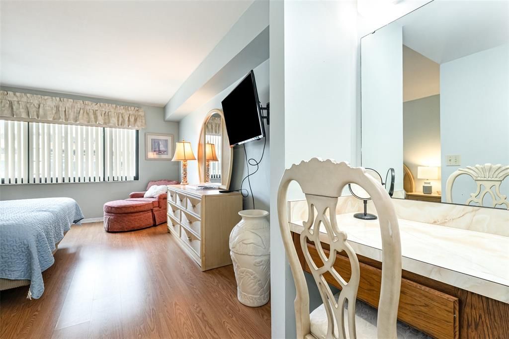 For Sale: $485,000 (2 beds, 2 baths, 1286 Square Feet)