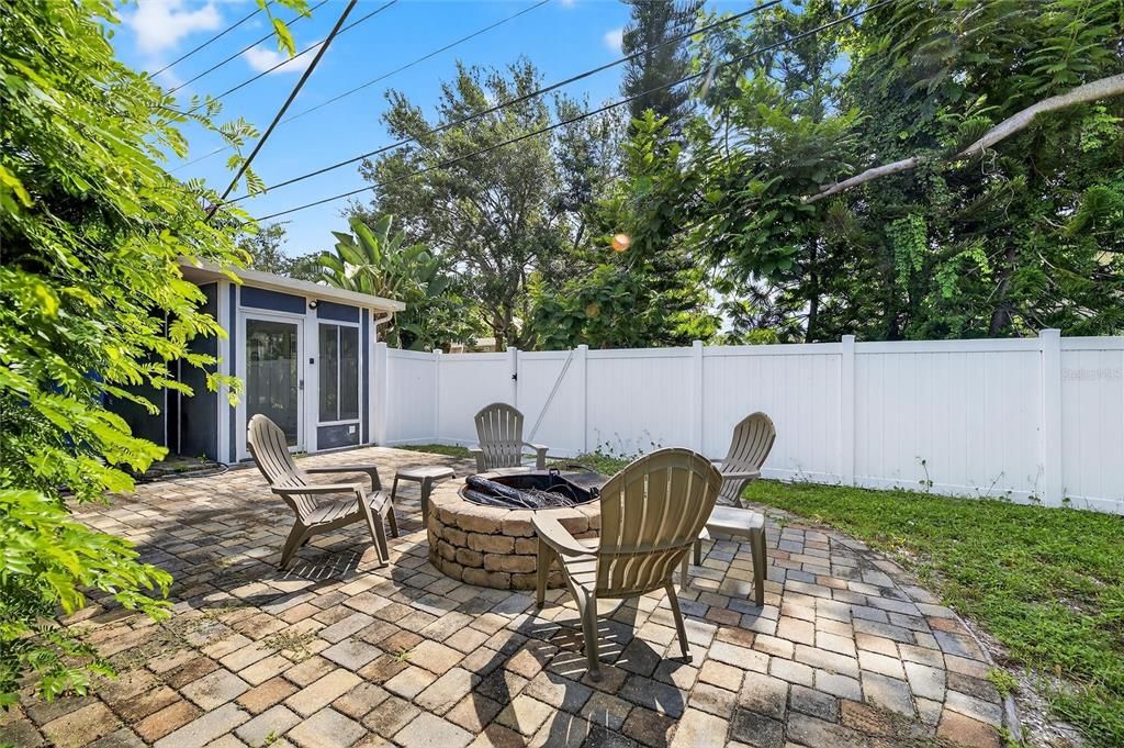 出租: $3,100 (3 贝兹, 2 浴室, 1268 平方英尺)