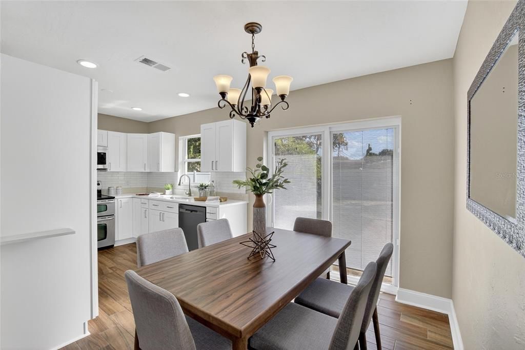 出租: $3,100 (3 贝兹, 2 浴室, 1268 平方英尺)