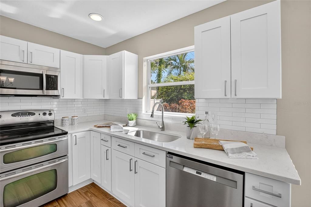 出租: $3,100 (3 贝兹, 2 浴室, 1268 平方英尺)