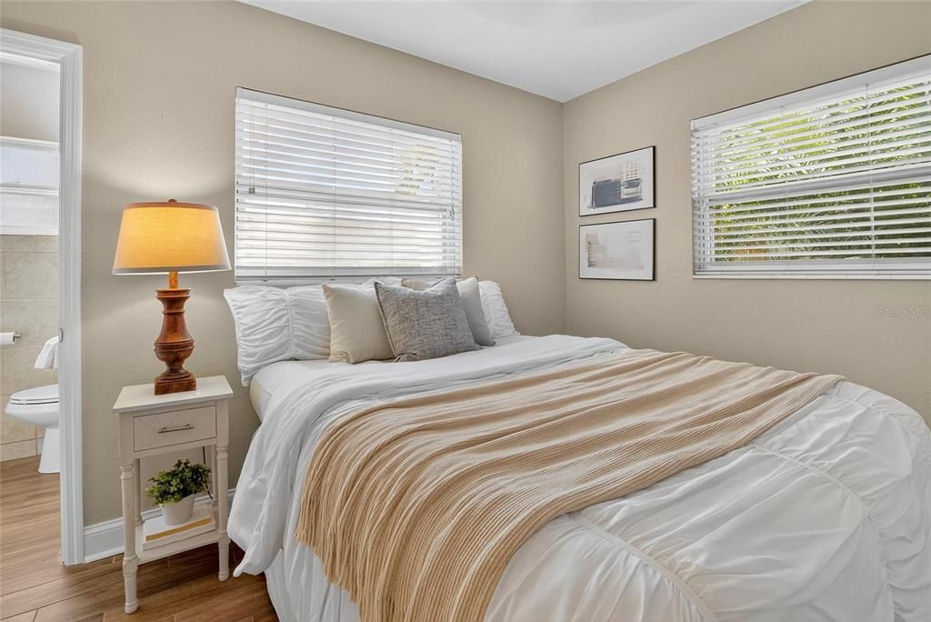 出租: $3,100 (3 贝兹, 2 浴室, 1268 平方英尺)