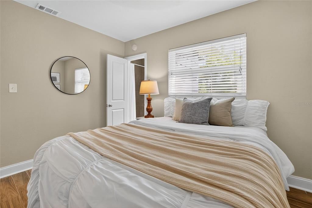 出租: $3,100 (3 贝兹, 2 浴室, 1268 平方英尺)