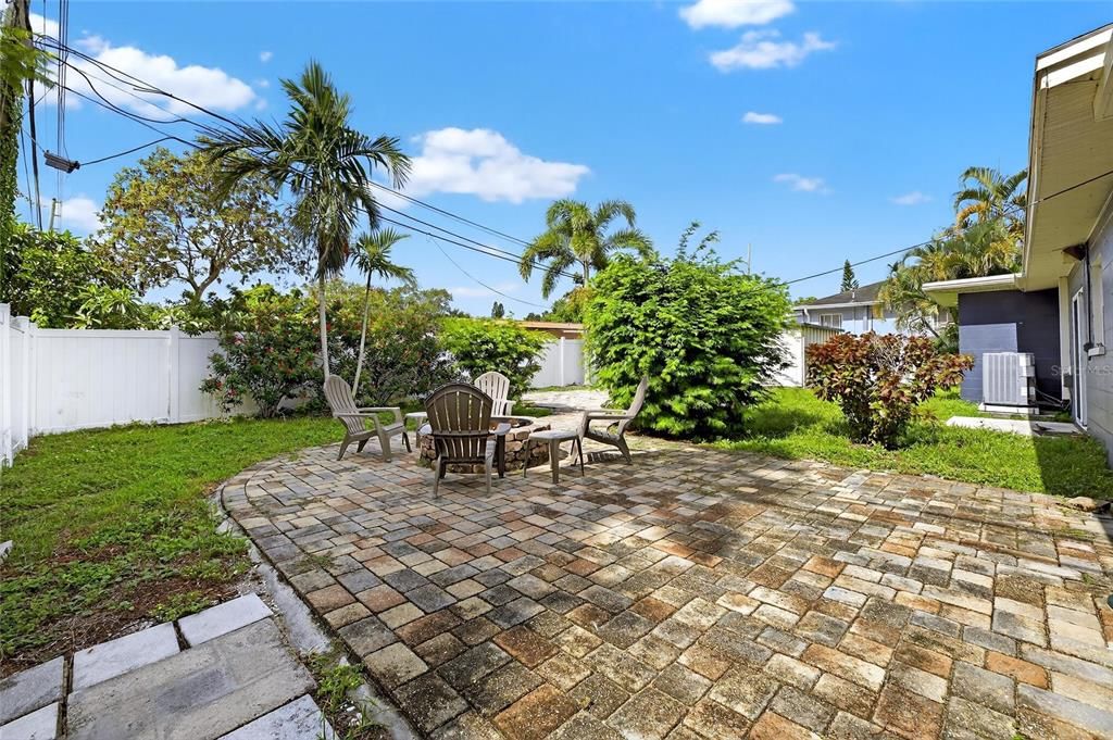 出租: $3,100 (3 贝兹, 2 浴室, 1268 平方英尺)