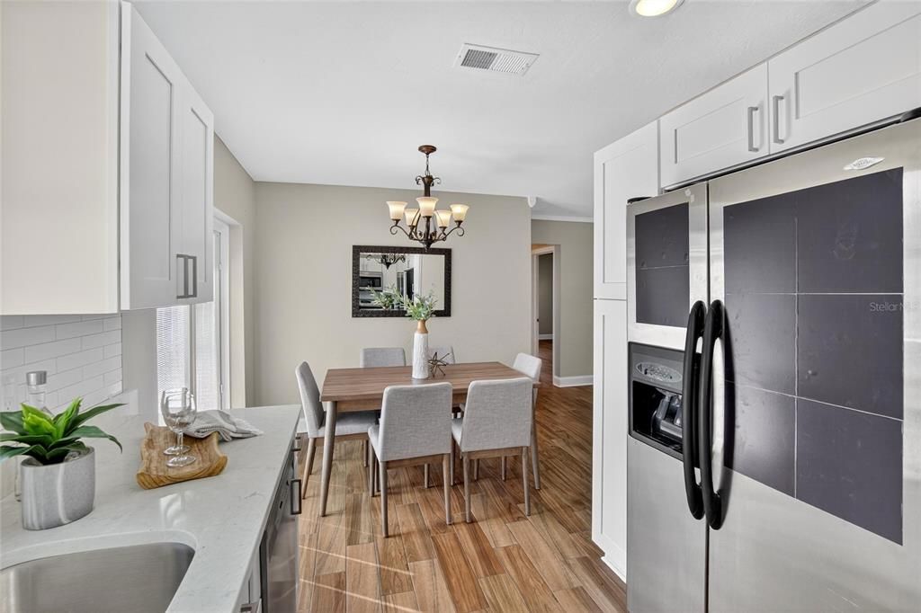 出租: $3,100 (3 贝兹, 2 浴室, 1268 平方英尺)