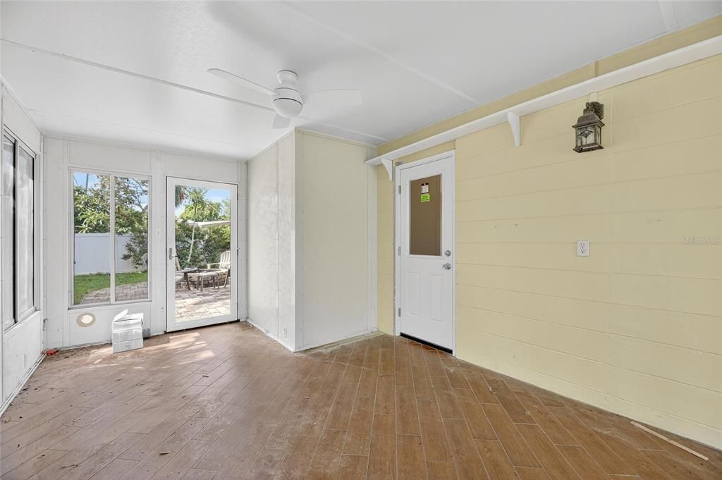 出租: $3,100 (3 贝兹, 2 浴室, 1268 平方英尺)